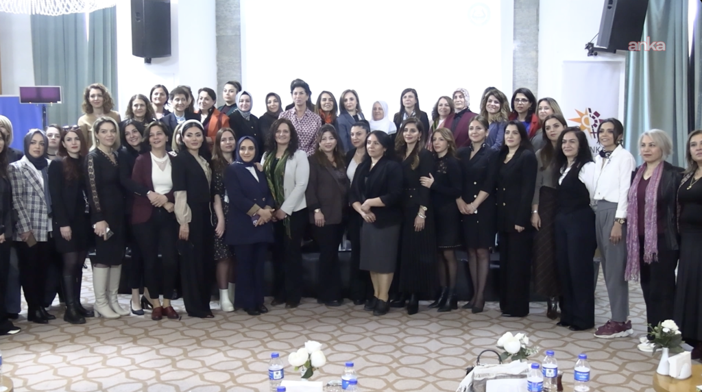 Diyarbakır’da “Kadınlar Barışı Konuşuyor” Programı: “Barışın Öznesi Kadınlardır”