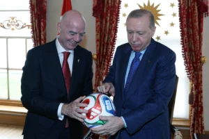 Cumhurbaşkanı Erdoğan, FIFA Başkanı’nı Dolmabahçe’de kabul etti
