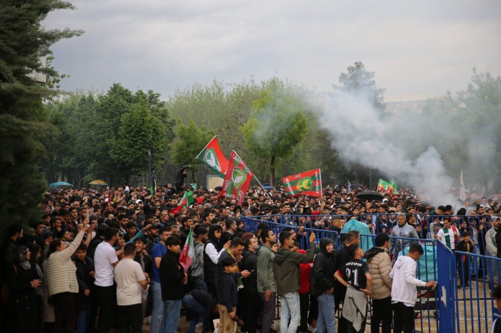Diyarbakır’da Amedspor Coşkusu: Sokaklar Yeşil-Kırmızı
