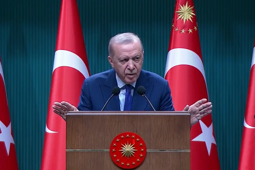 Cumhurbaşkanı Erdoğan: FETÖ ile mücadelemiz hukuk içinde kararlılıkla sürecek