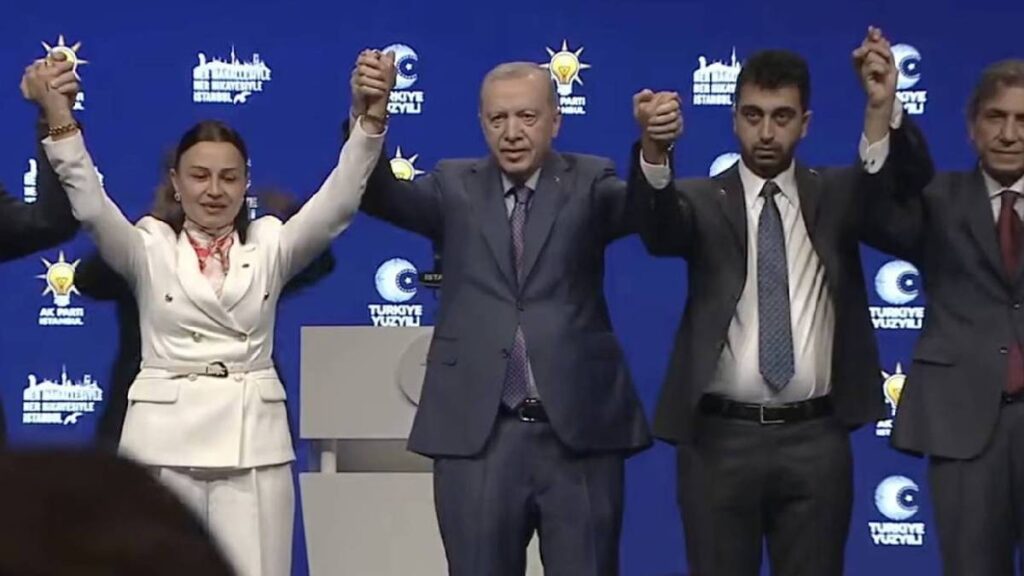 CHP’den seçilen 3 belediye başkanı AK Parti’ye katıldı