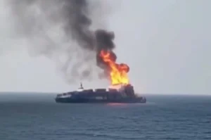 Karadeniz’de su ısındı! Konteyner gemisi vuruldu