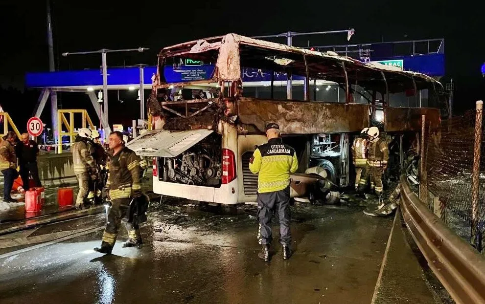 Diyarbakır Otobüsü Gişelerde Alev Aldı: 2 Ölü, 8 Yaralı