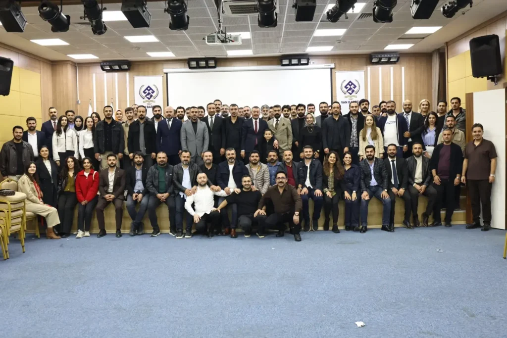 Van Barosu Başkanı Sinan Özaraz yeniden seçildi
