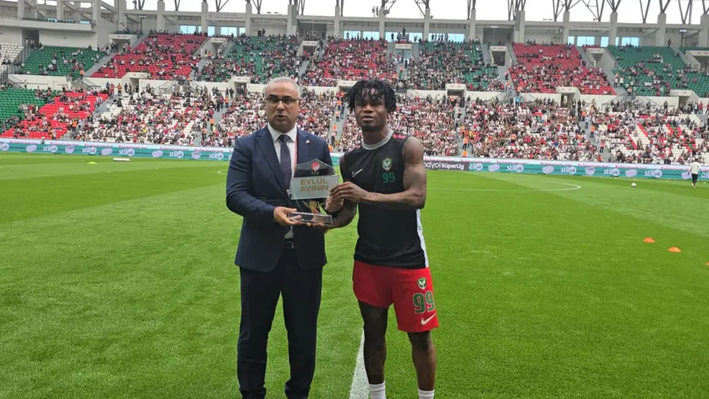 Gift Orban’a Amedspor-Konyaspor maçı öncesi ödül