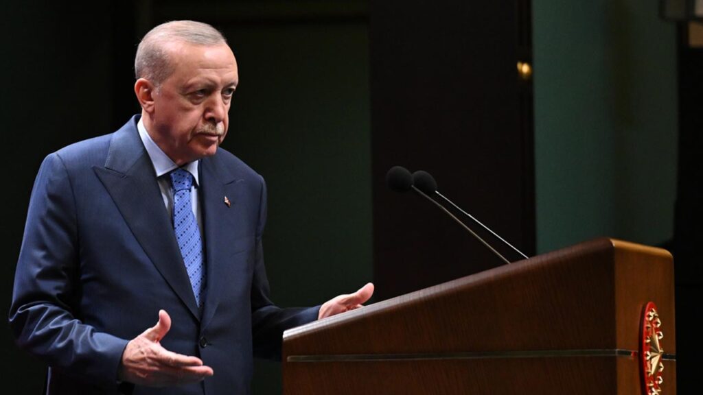 Erdoğan’dan Kabine Sonrası Açıklama: “Türkiye Sokağa Teslim Edilecek Bir Ülke Değildir”