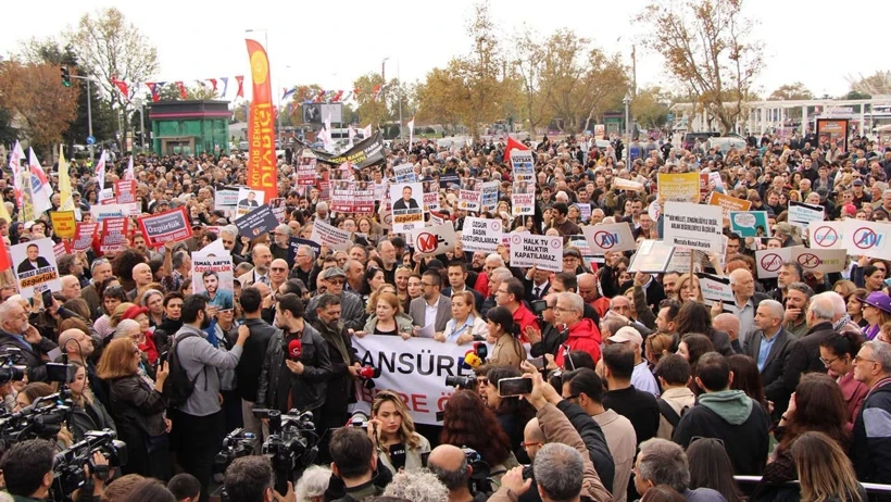Gazeteciler 10 İlde Sansüre Karşı Sokağa Çıktı: Tutuklu Gazetecilere Özgürlük Çağrısı